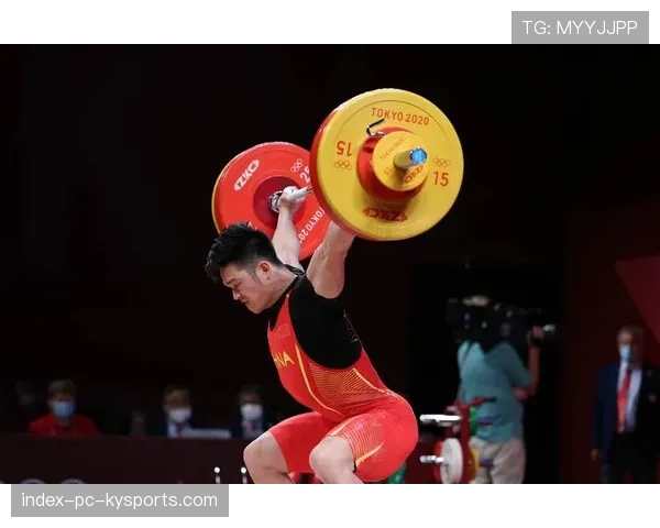 世界举重老将挑战自我再创佳绩，世界举重冠军视频